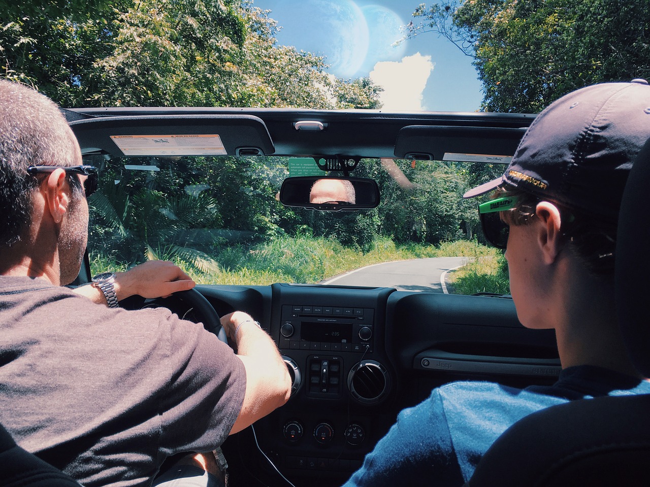 Отец и сын. Злом поездки. Son Driver surus. Father and son Driving a car.