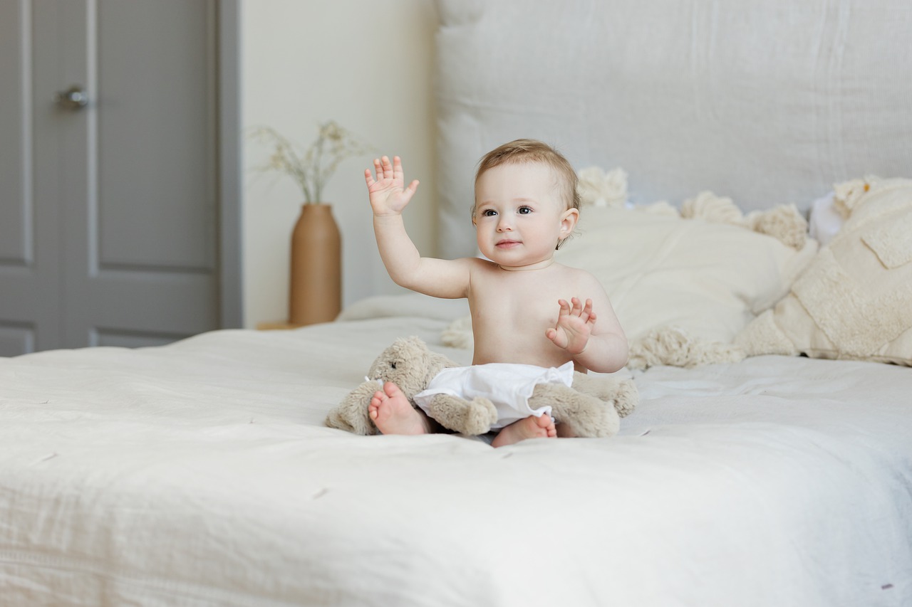 ребенок во сне ползает по кровати 9 месяцев