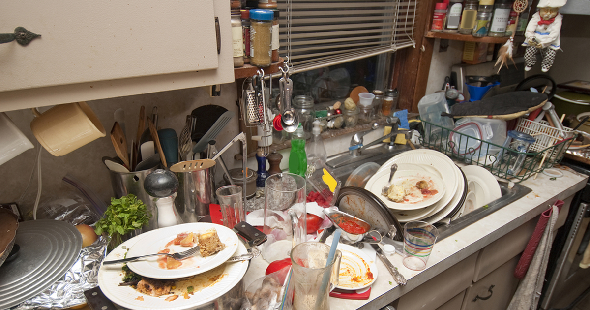 Грязная посуда примета. Грязная посуда. Грязная кухня. Бардак на кухне. Гора грязной посуды.
